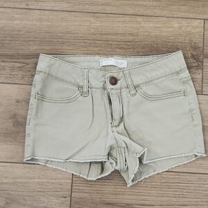 No Boundaries Beige Cut Off Shorts, Size 3